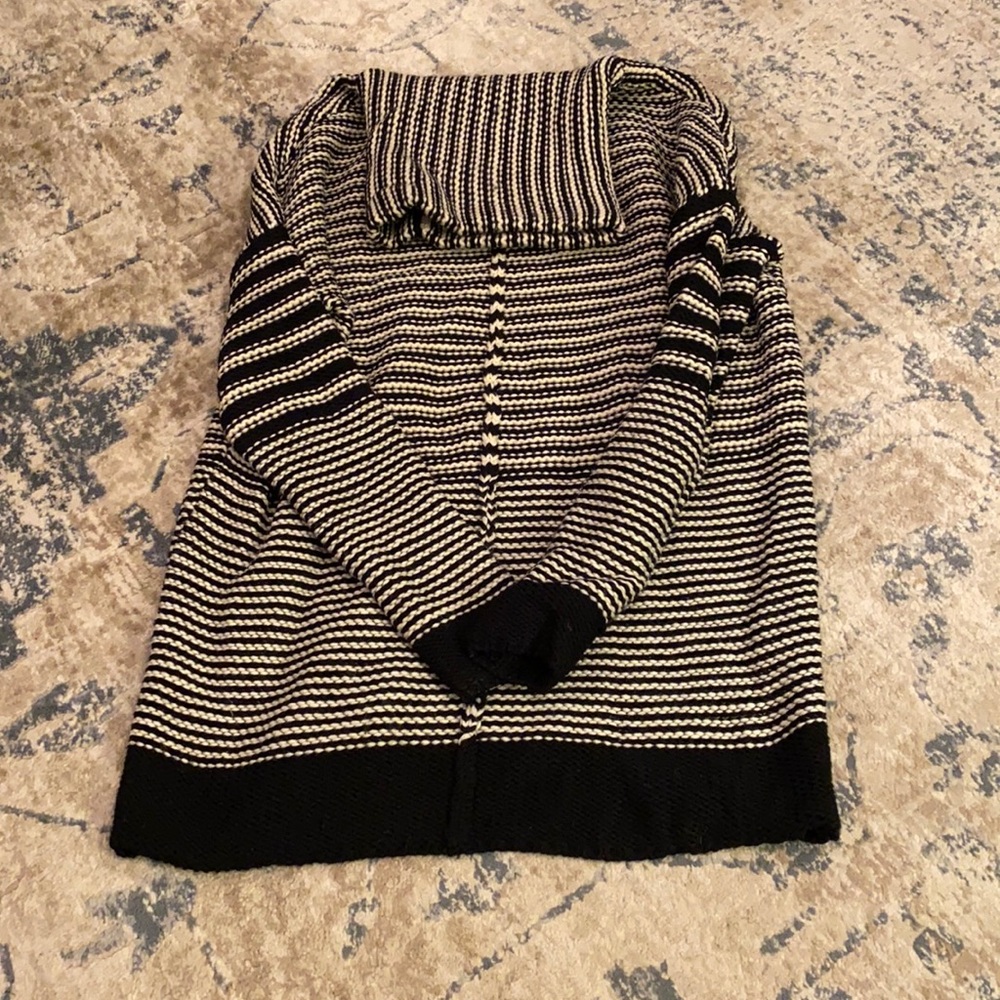 Scoop turtle neck sweater